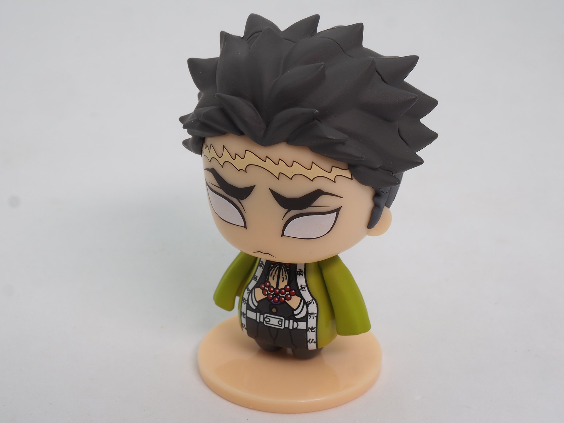 悲鳴嶼行冥。よく見ると、手の部分はプリントで描かれている。