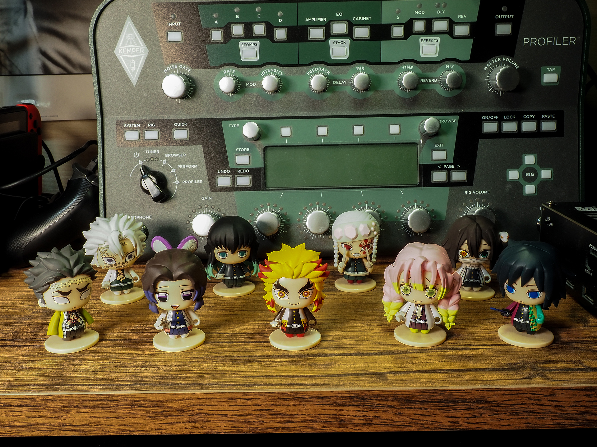 広いスペースなら、複数のキャラクターを並べてみるのも面白い。