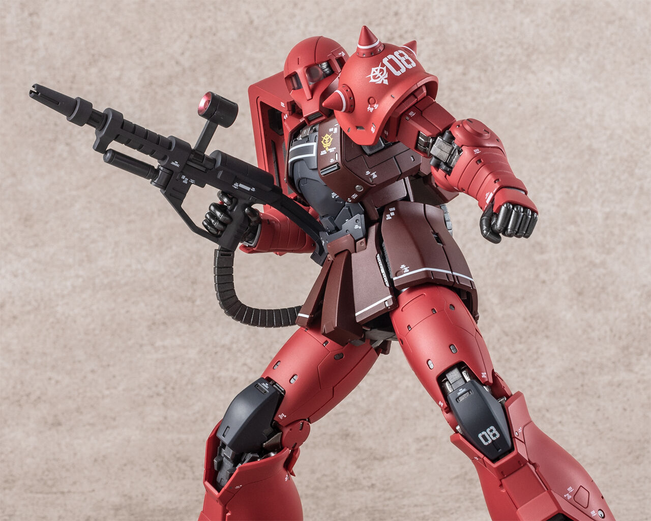 「ザクⅠS（シャア専用機）」ならではのコクピットやベルト給弾式マシンガンなどの特徴を紹介