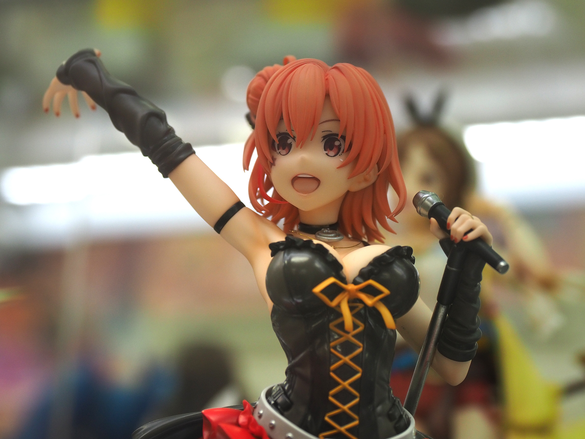 付属品だけではなく、衣装なのシワなども含めてかなり細かく造形されていることがわかる