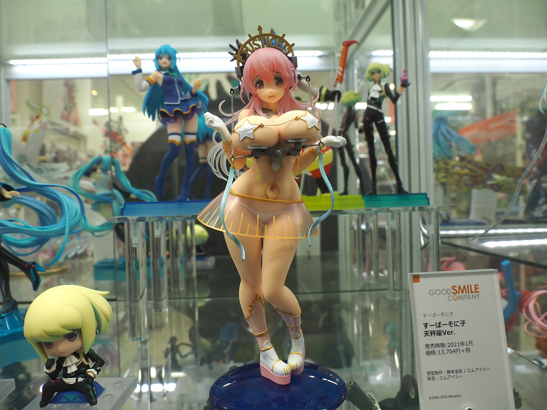 胸の大きさもあってか、1/7スケールだがかなりの迫力がある