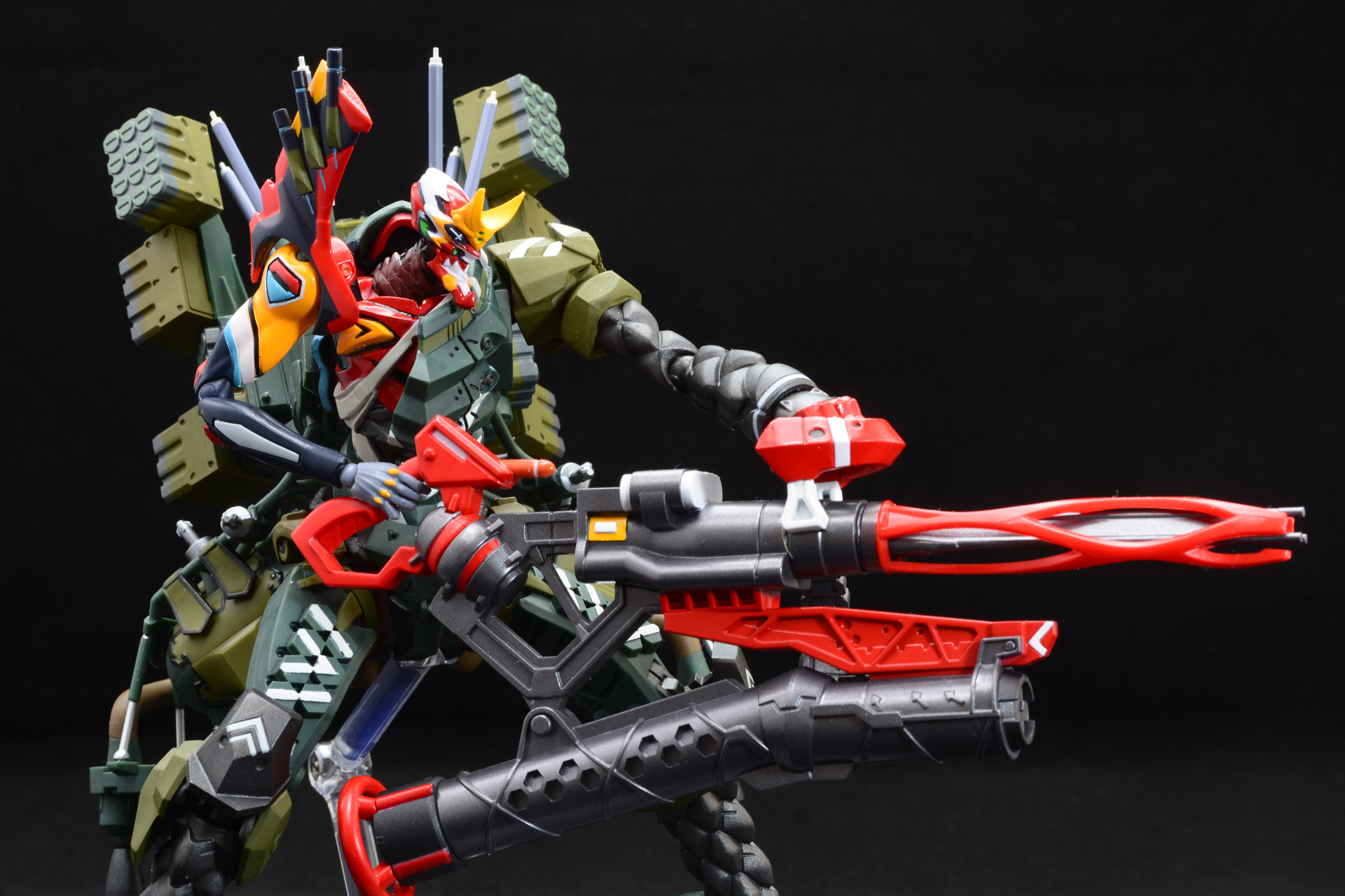 両手でがっしり構える姿はカッコイイ