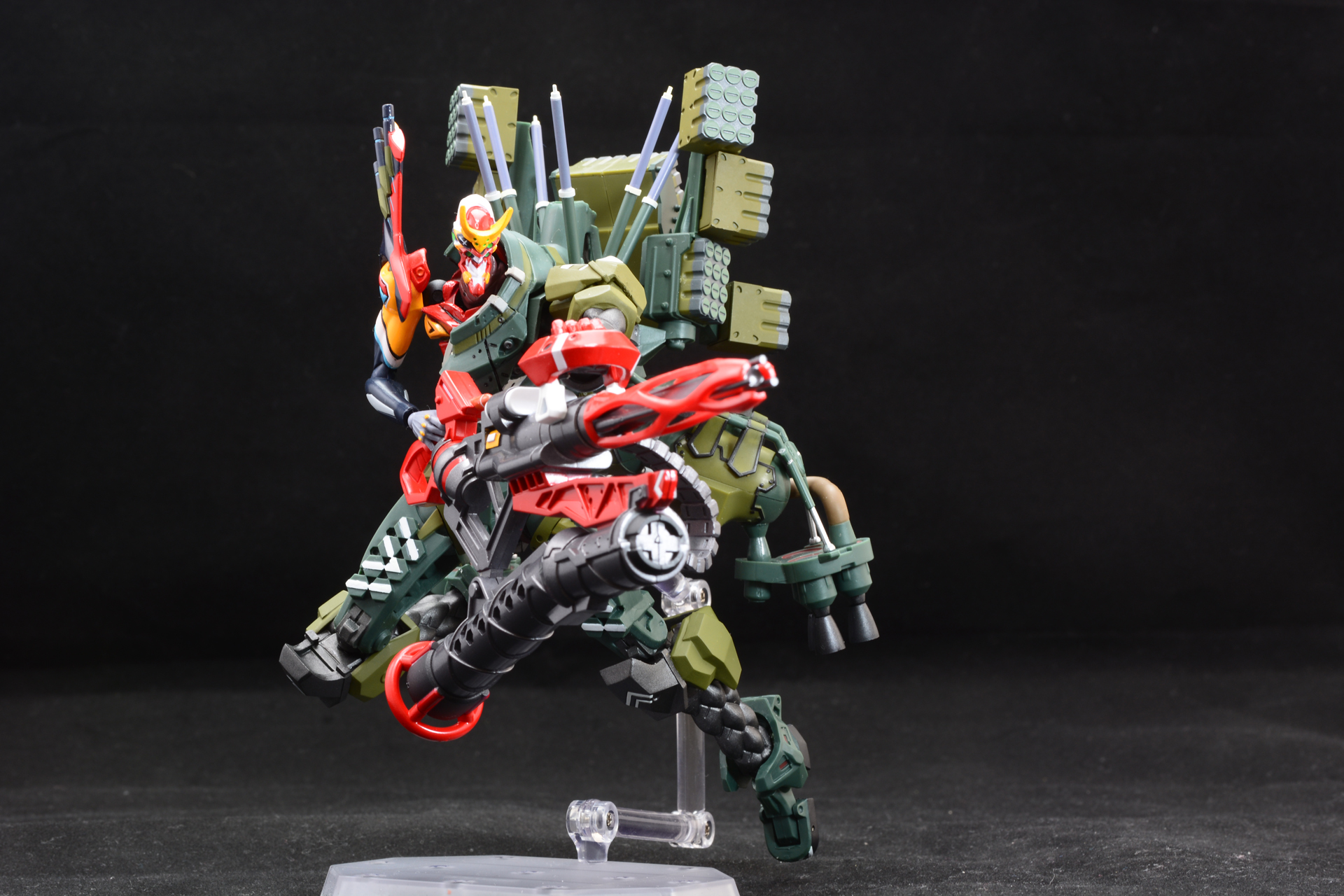 台座は浮遊状態で飾ることも可能