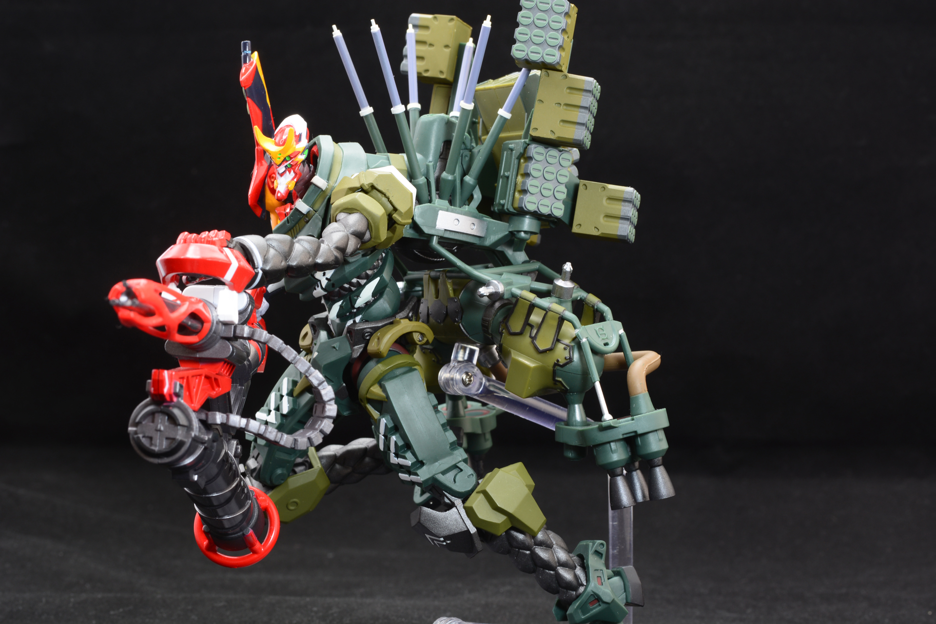 台座は浮遊状態で飾ることも可能