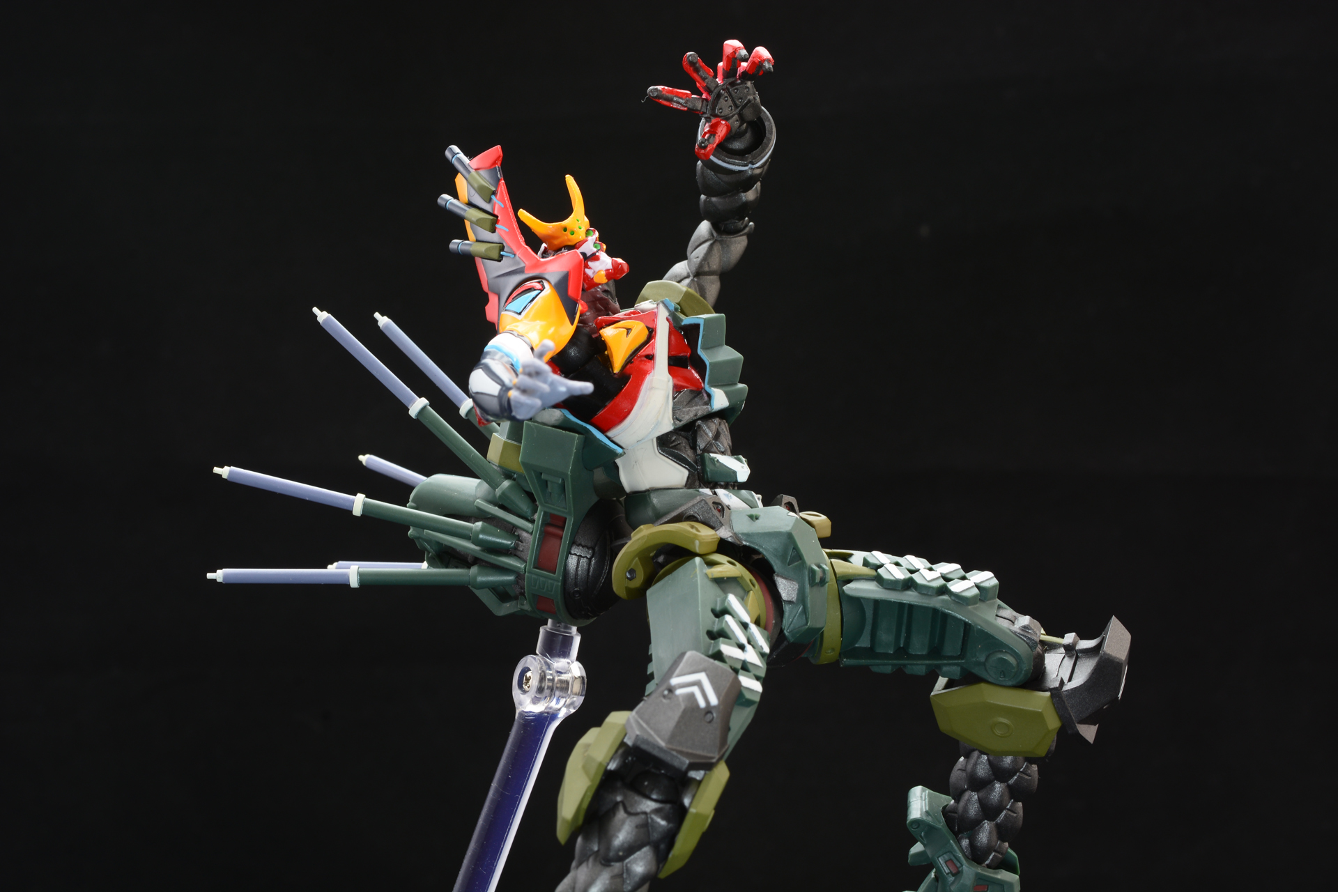 劇中ではどんなポーズを取るのだろうか