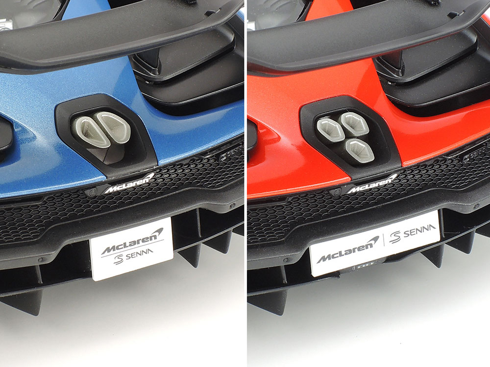 車体後部のエキゾーストエンドやナンバープレートはUS仕様(左)、ヨーロッパ仕様(右)が用意されている