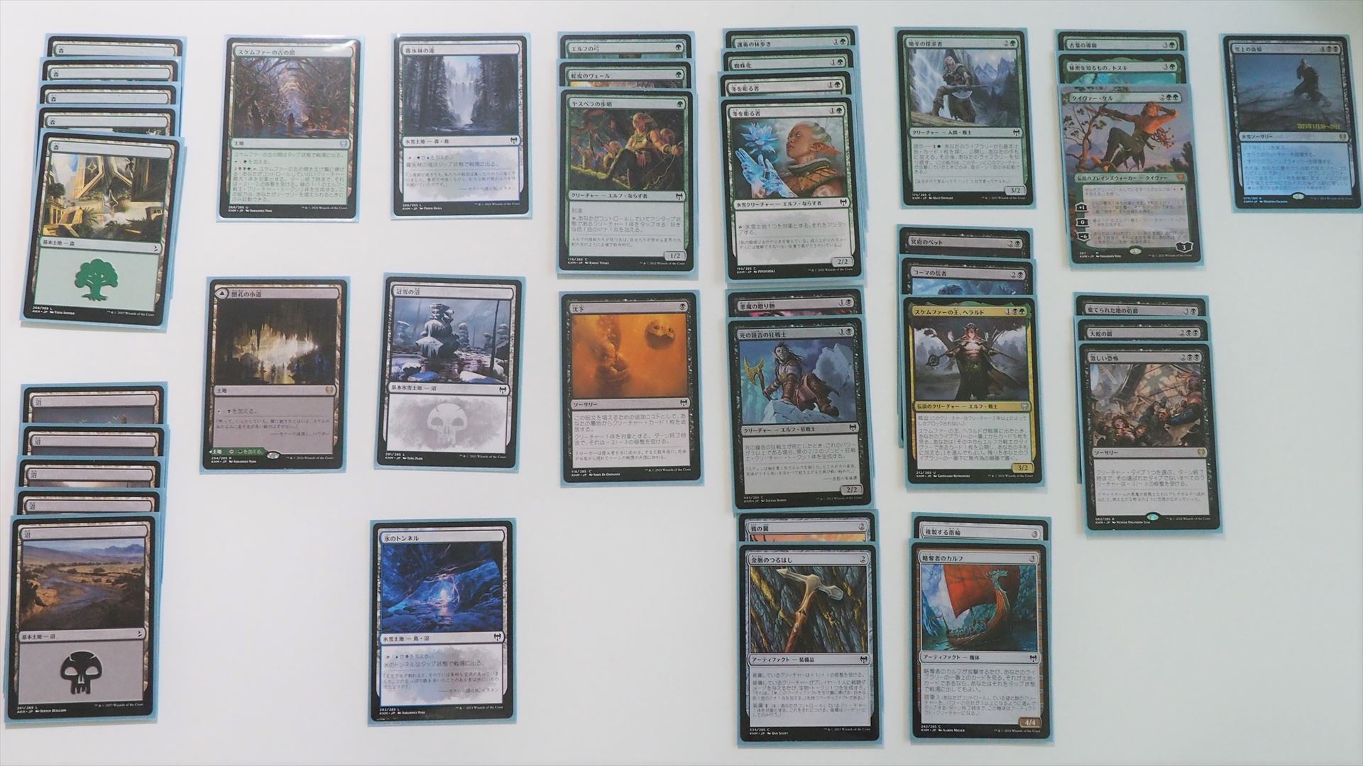 優勝した息子が構築したデッキ。黒緑のデッキで、プレインズウォーカー「タイヴァー・ケル」や破壊不能でクリーチャーが相手プレーヤーにダメージを与える度にカードを1枚引く「秘密を知るもの、トスキ」などの強いカードが入っている