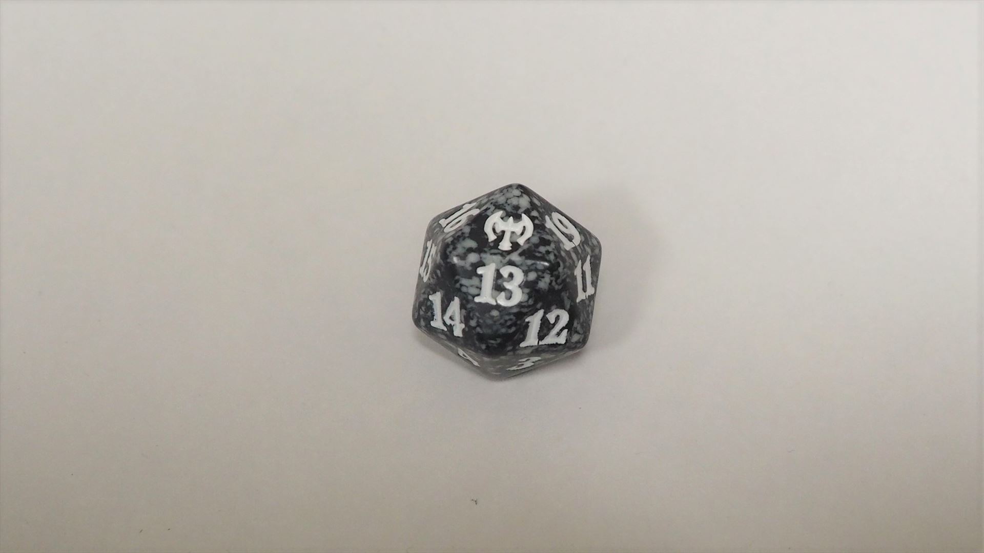 二十面体のスピンダウン・ライフカウンターも入っている（色は何種類かある）