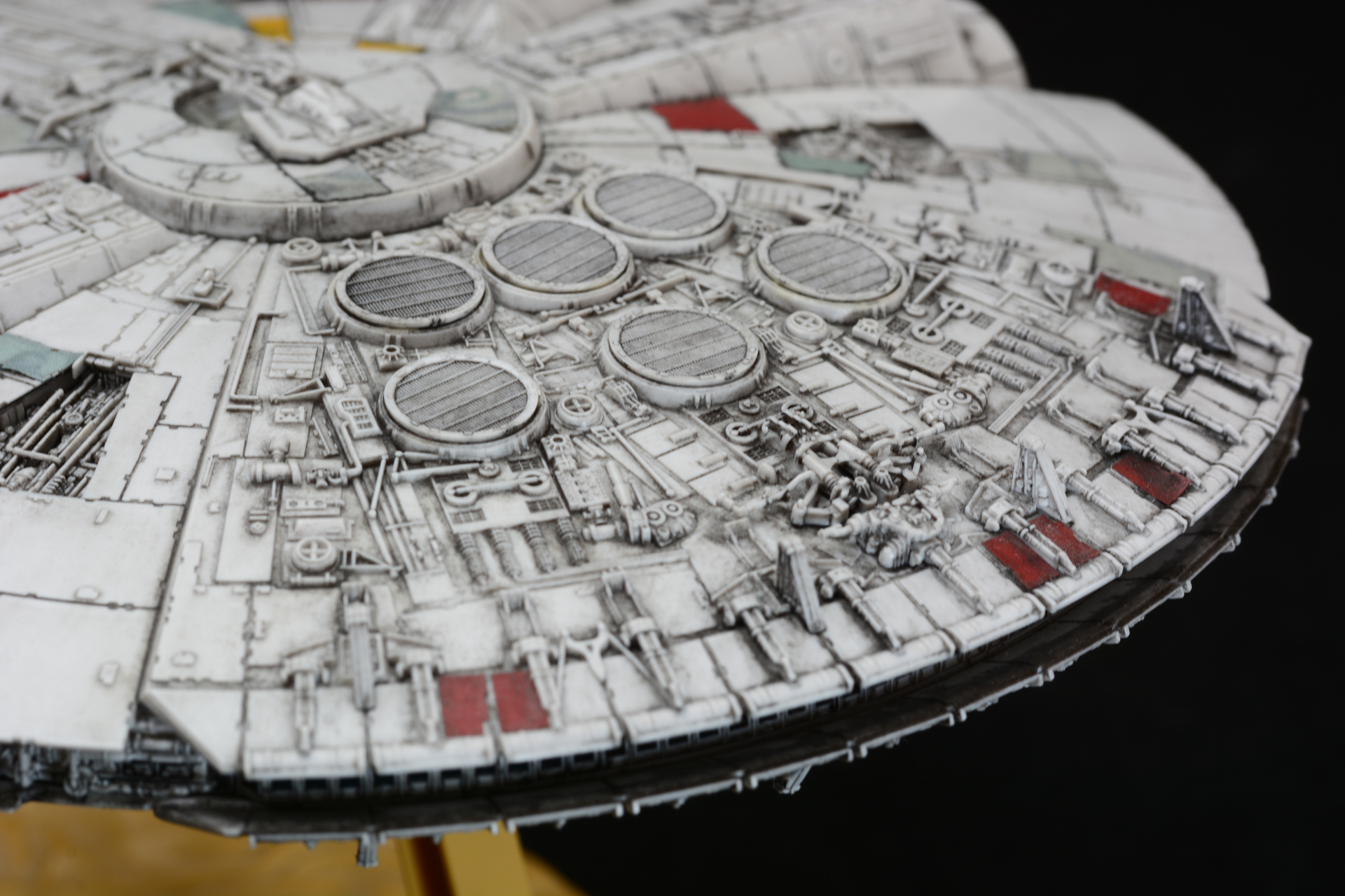 ウォッシングでディテールが浮き出す。プラモデルのディテールの見事さがよりはっきりと見える一方で、ちょっと黒くなりすぎたかなと言うところも。無塗装とは違った感じで仕上がった