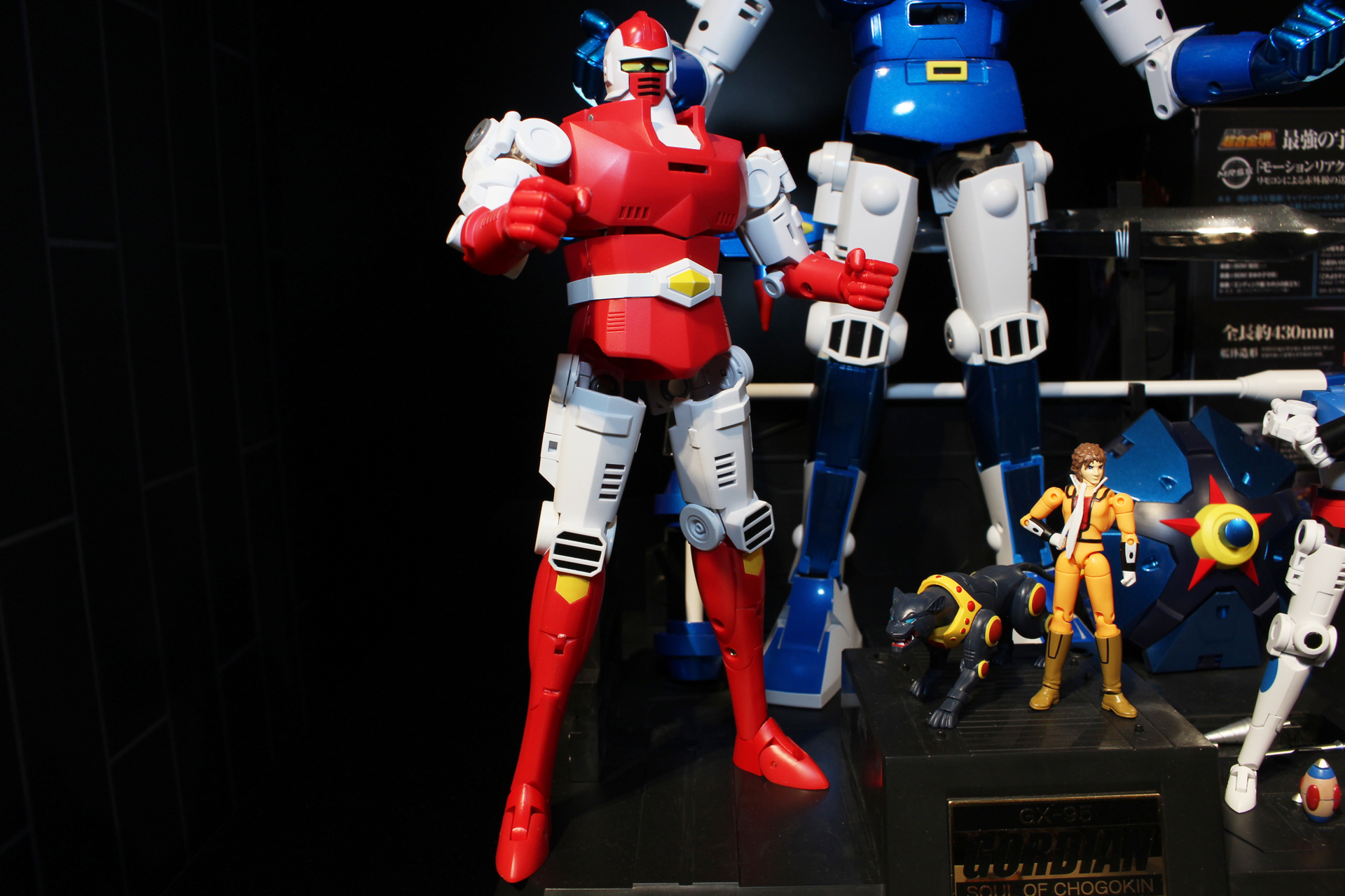 中型メカのデリンガー。武器は斧型のマグナムバンチや赤光剣。全高約200mm