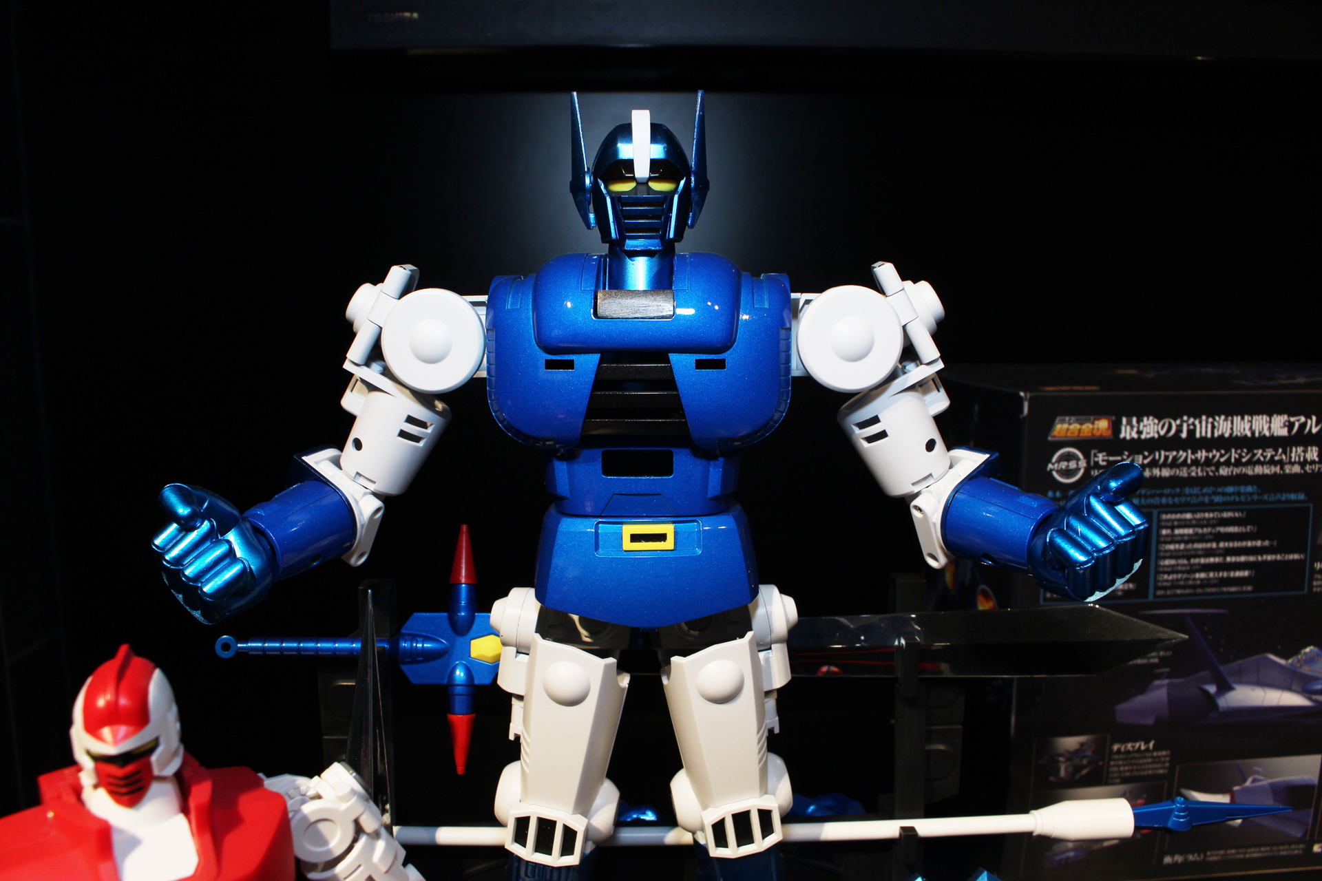 大型メカのガービン。武器はデュークスクリュー、白光剣、シャインシェルドなど多彩。全高約320mm