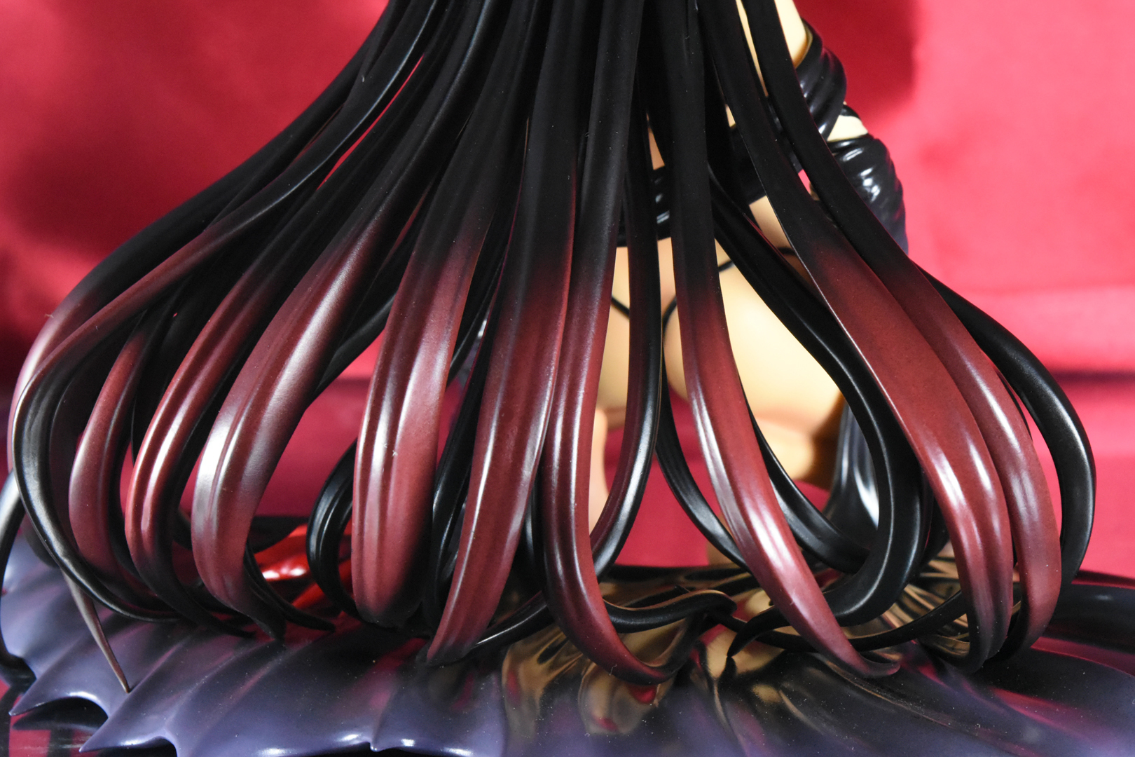 髪の毛でお尻をブロック（だけど角度によっては丸見えなので安心）