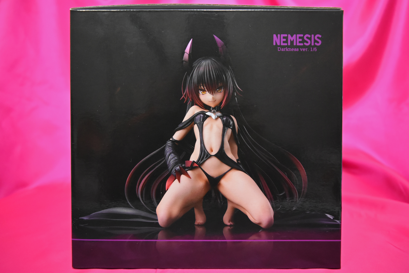 箱の左右にも魅惑のカットがずらり