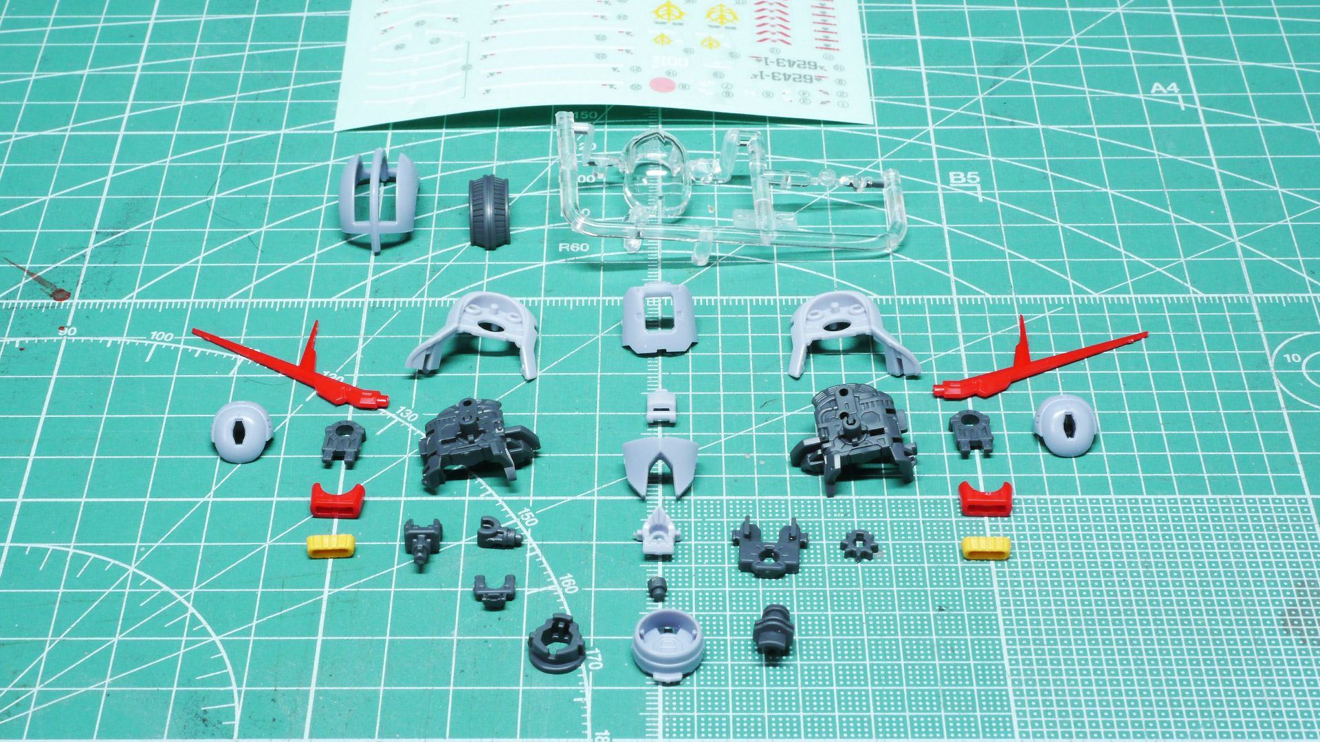 ギミックも多いので、結構なパーツ数で構成されています