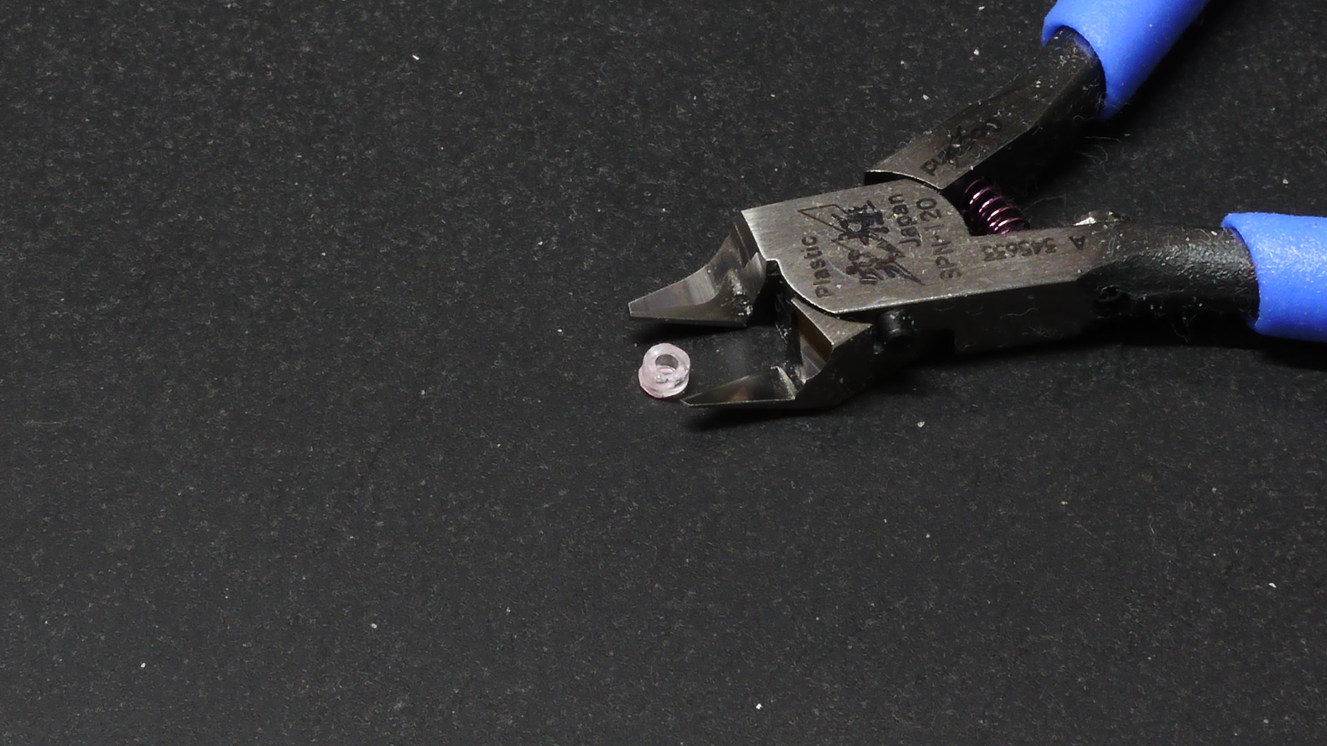 小さい！飛んで行なったらまず捜索不能になりそうです