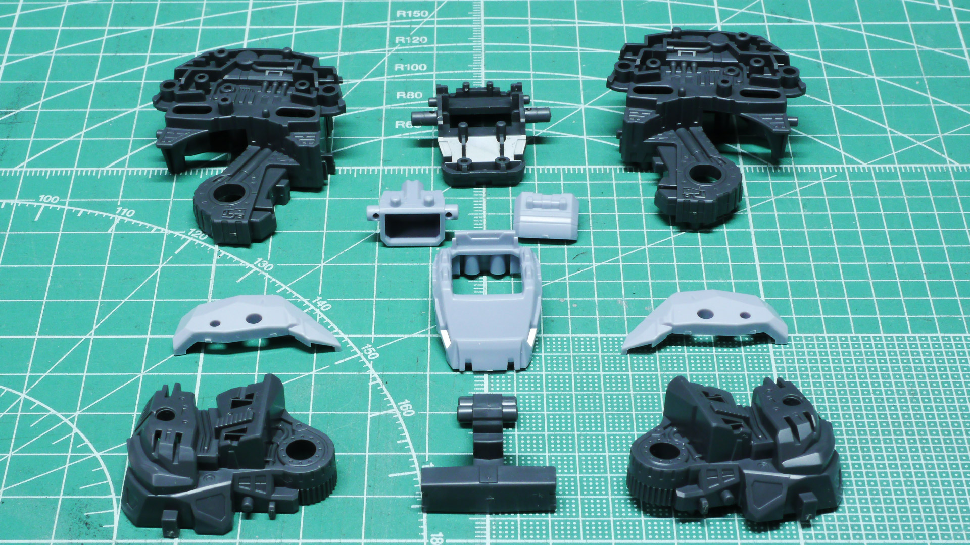 この支柱パーツはつなぐだけでなく、後程連動機構にも作用することになります
