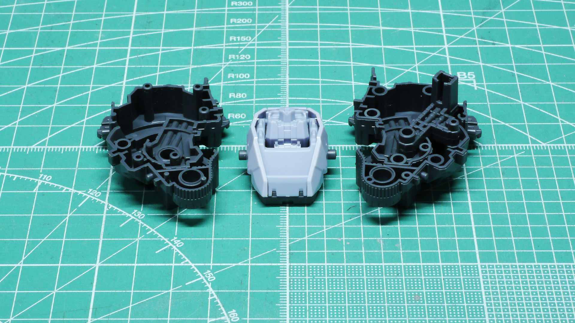 この支柱パーツはつなぐだけでなく、後程連動機構にも作用することになります