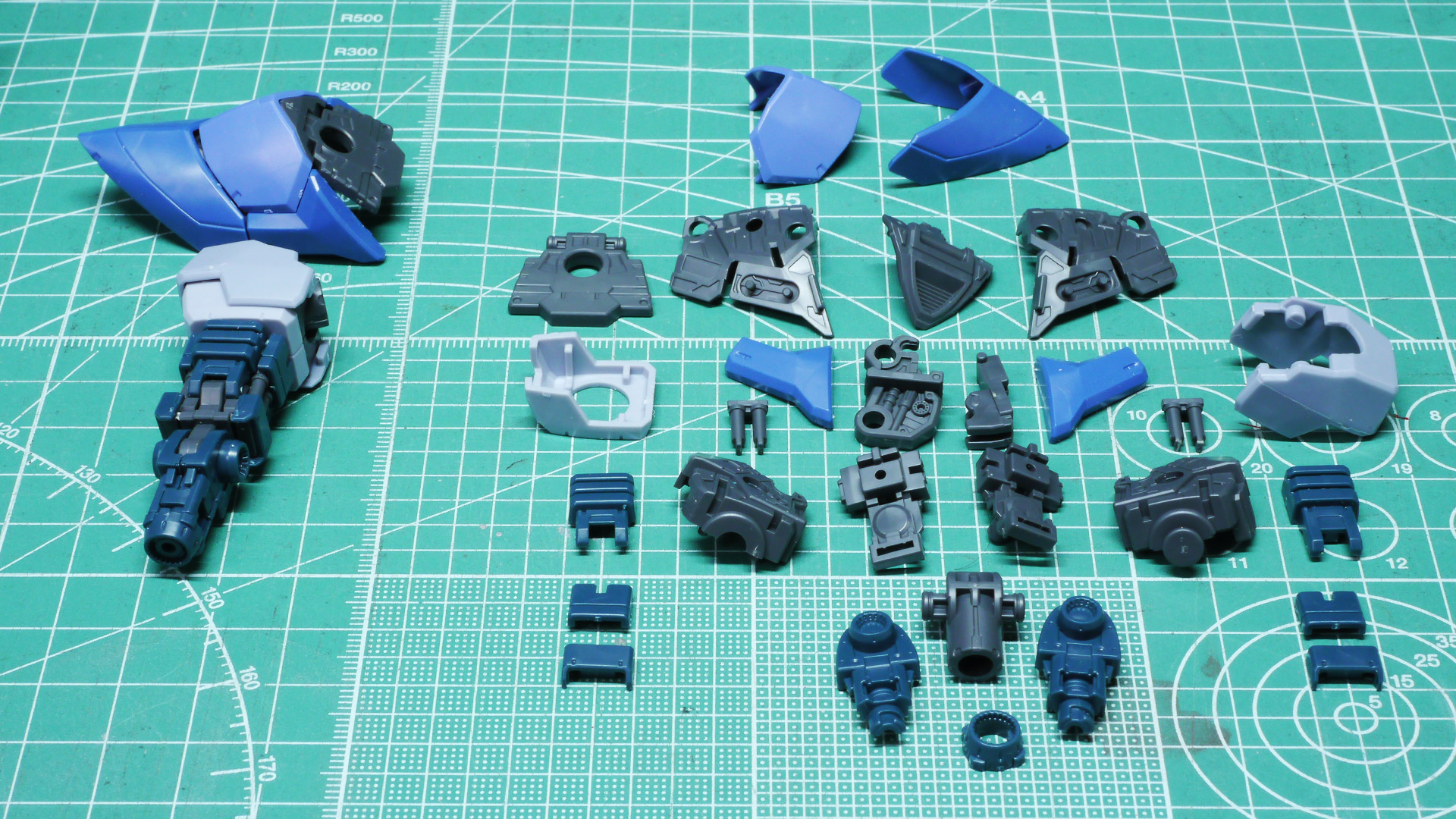 多めのパーツに見えましたが、組み上げてしまうとギュッと収まります