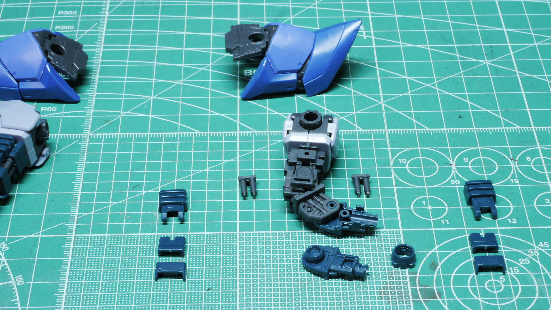 多めのパーツに見えましたが、組み上げてしまうとギュッと収まります