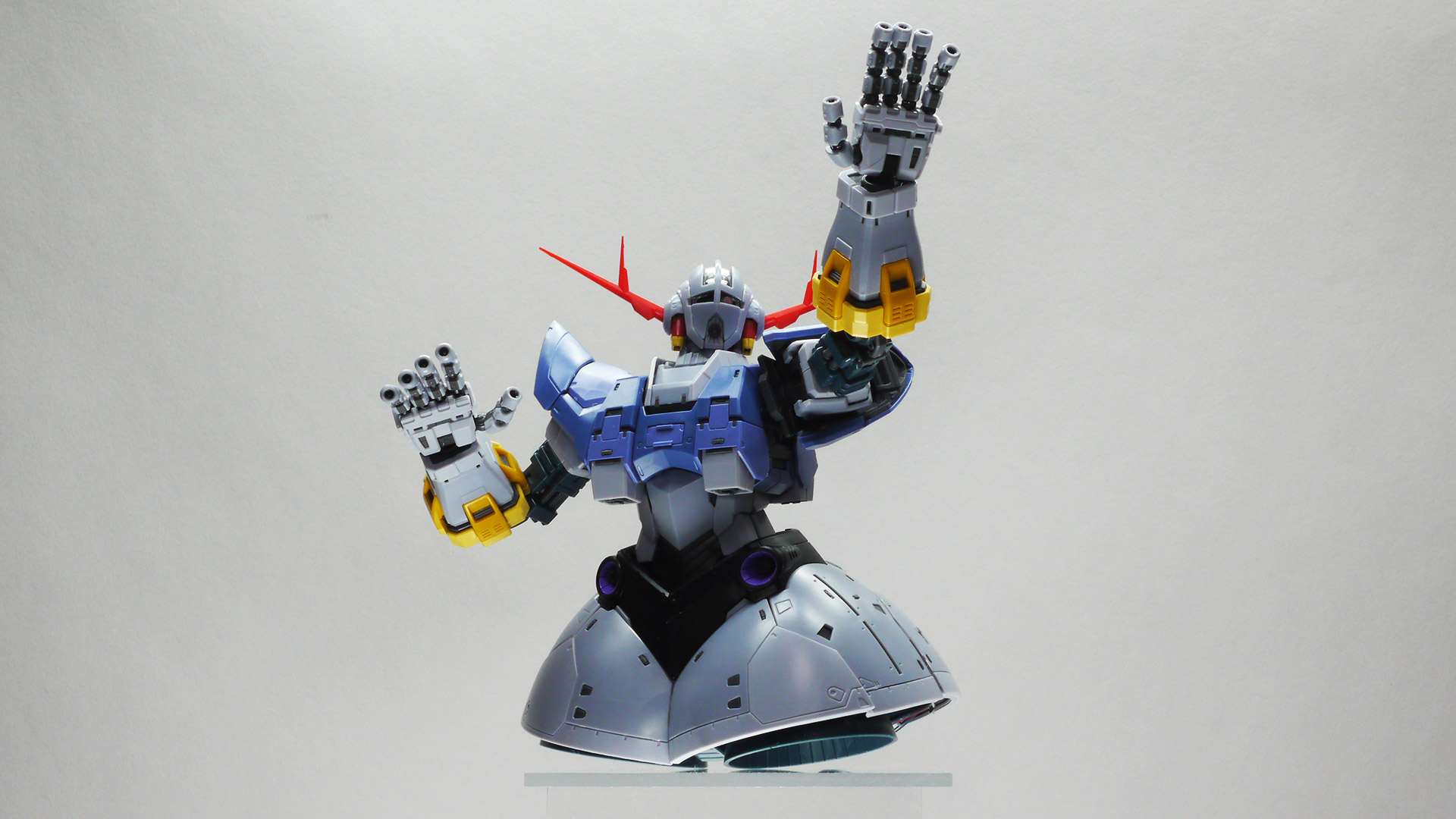 RGならではの可動性能でいろんな表情付けが可能です。携行装備がないジオングですから腕やハンドを大きく振ると見栄がばっちり決まります