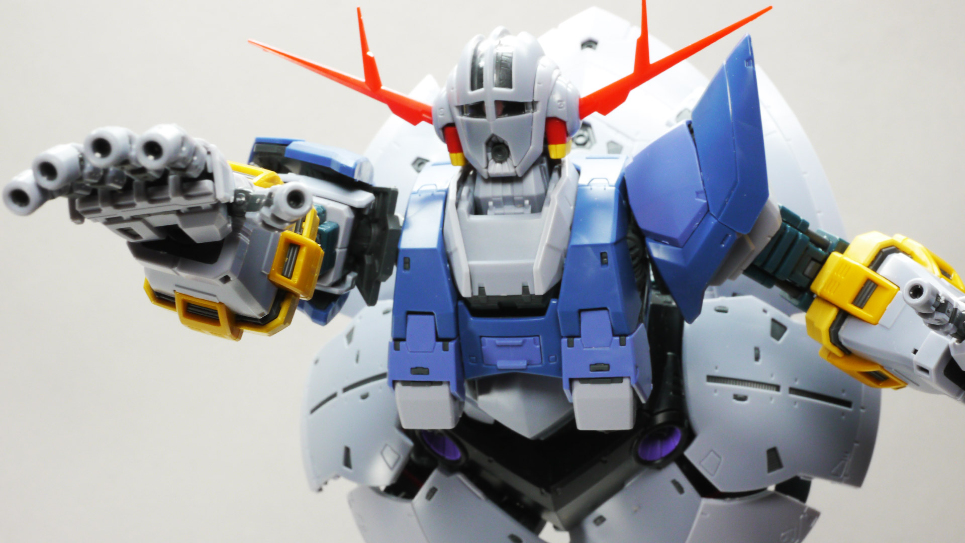 RGならではの可動性能でいろんな表情付けが可能です。携行装備がないジオングですから腕やハンドを大きく振ると見栄がばっちり決まります