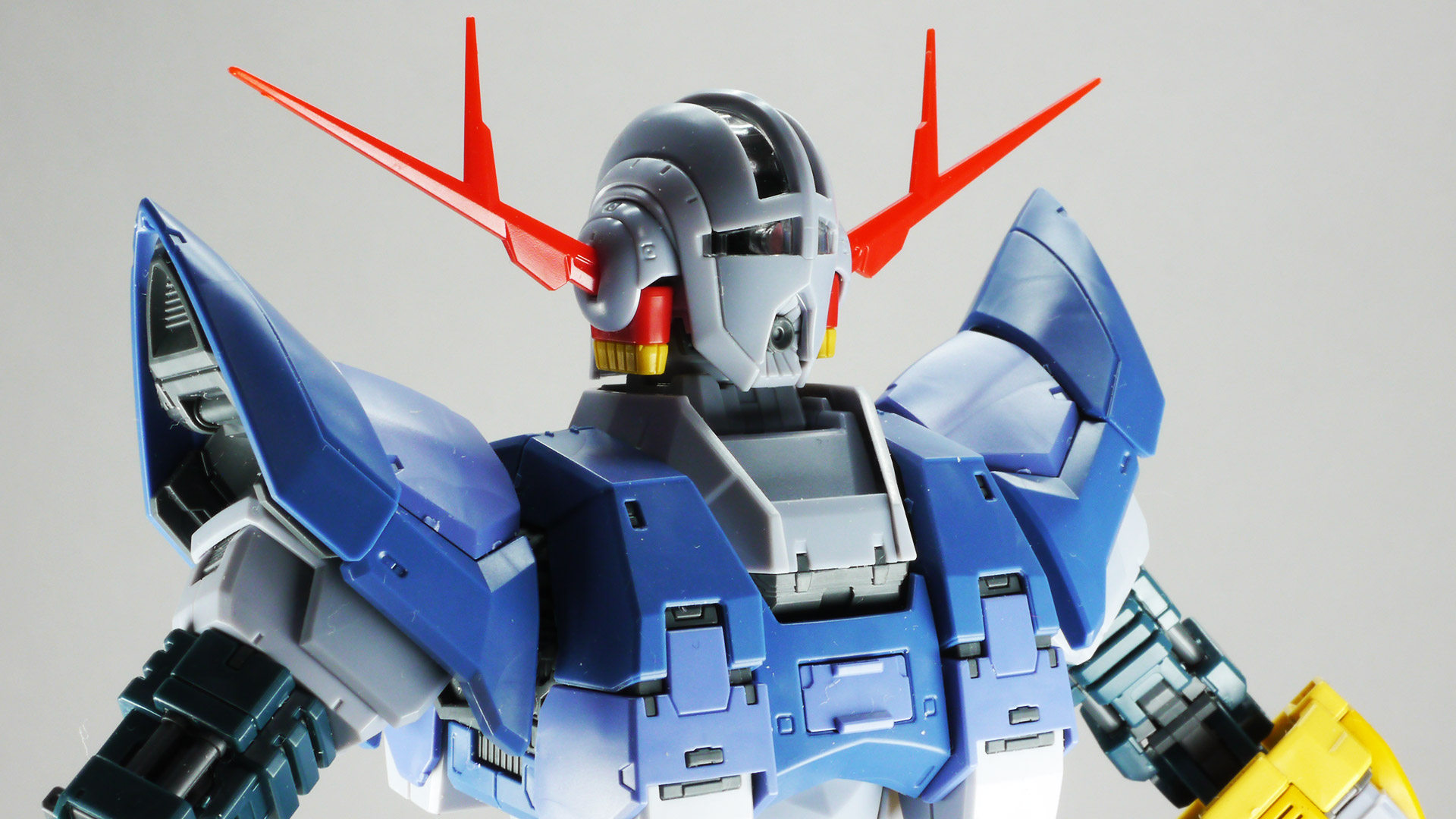 RGならではの可動性能でいろんな表情付けが可能です。携行装備がないジオングですから腕やハンドを大きく振ると見栄がばっちり決まります