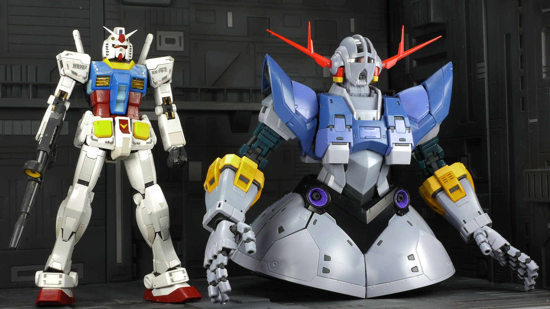 腰から上だけでガンダムと同じくらいの高さがあります。脚のあるパーフェクト・ジオングはかなりの大きさになりそうです