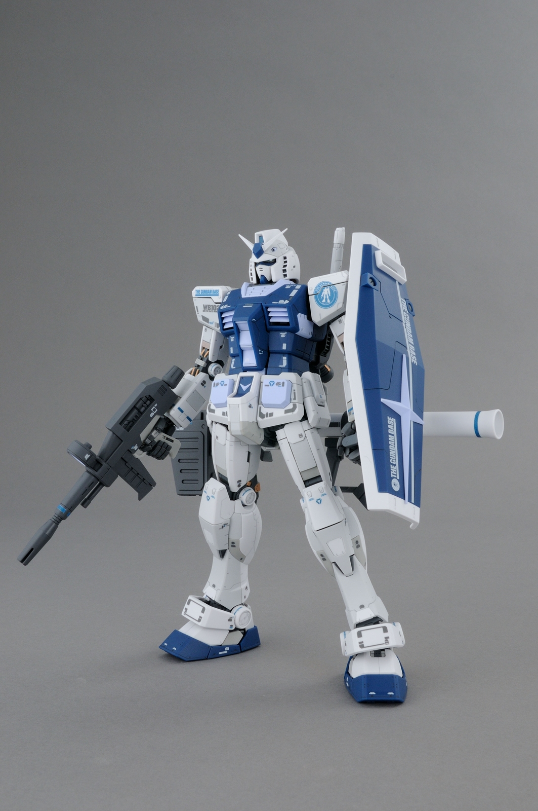 MG 1/100 RX-78-2ガンダム Ver.3.0 [ガンダムベースカラー] 価格：4,950円（税込）