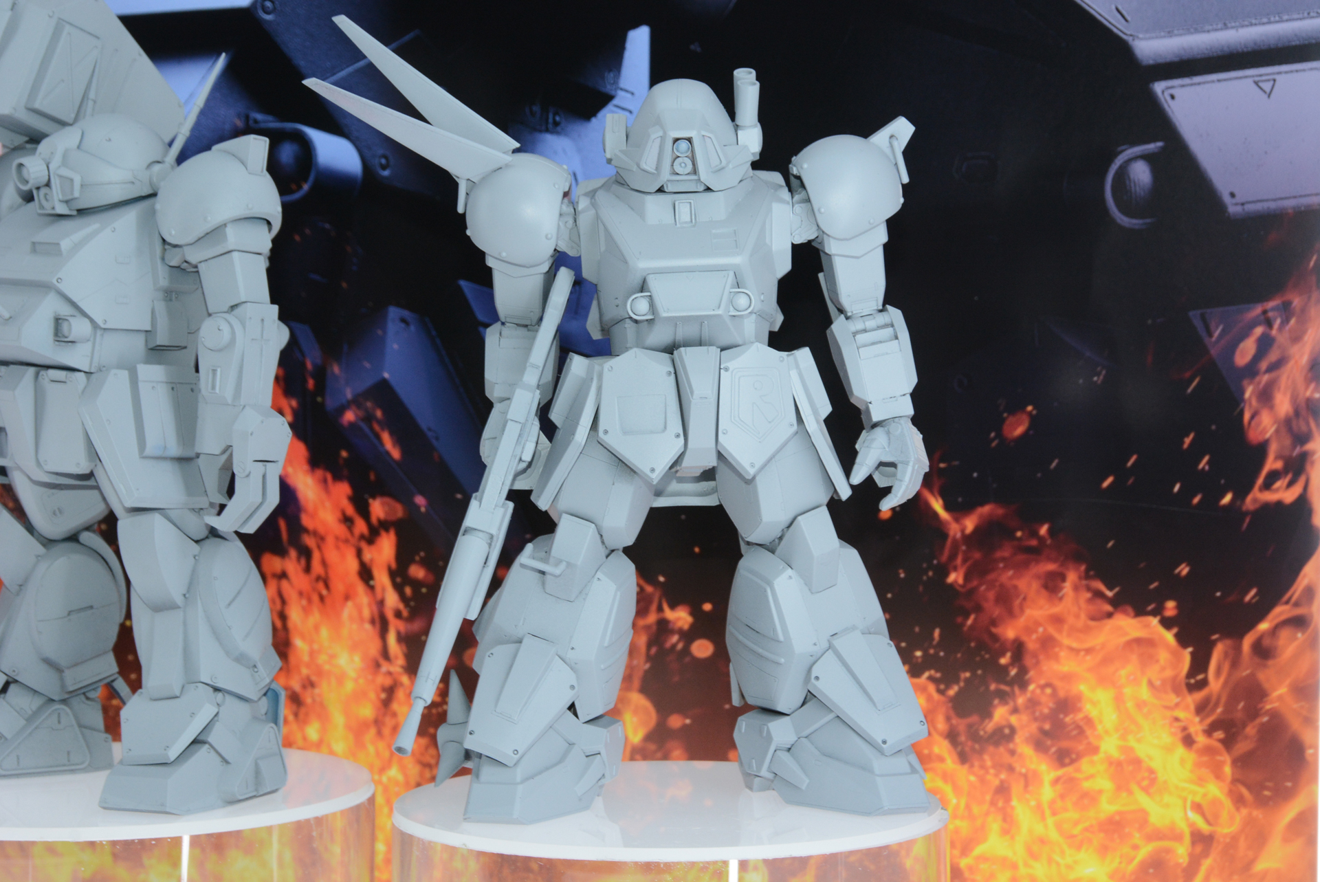 本編終了後に登場したATなためデザインテイストが少し異なりスマートな印象を受ける。細かく見るとストライクドックの意匠も盛り込まれており、本機からストライクドッグへ繋がる雰囲気も見て取れる