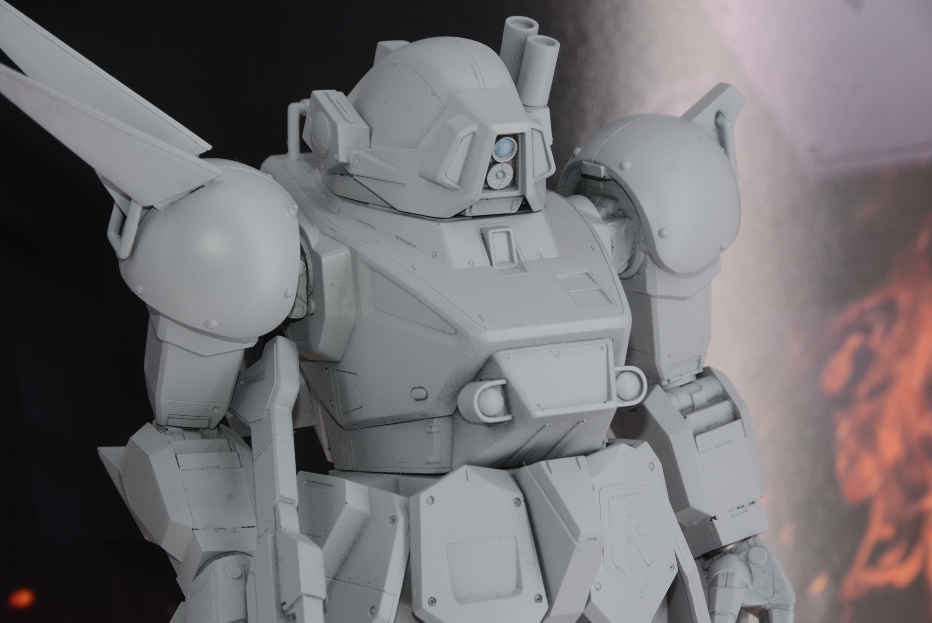 本編終了後に登場したATなためデザインテイストが少し異なりスマートな印象を受ける。細かく見るとストライクドックの意匠も盛り込まれており、本機からストライクドッグへ繋がる雰囲気も見て取れる