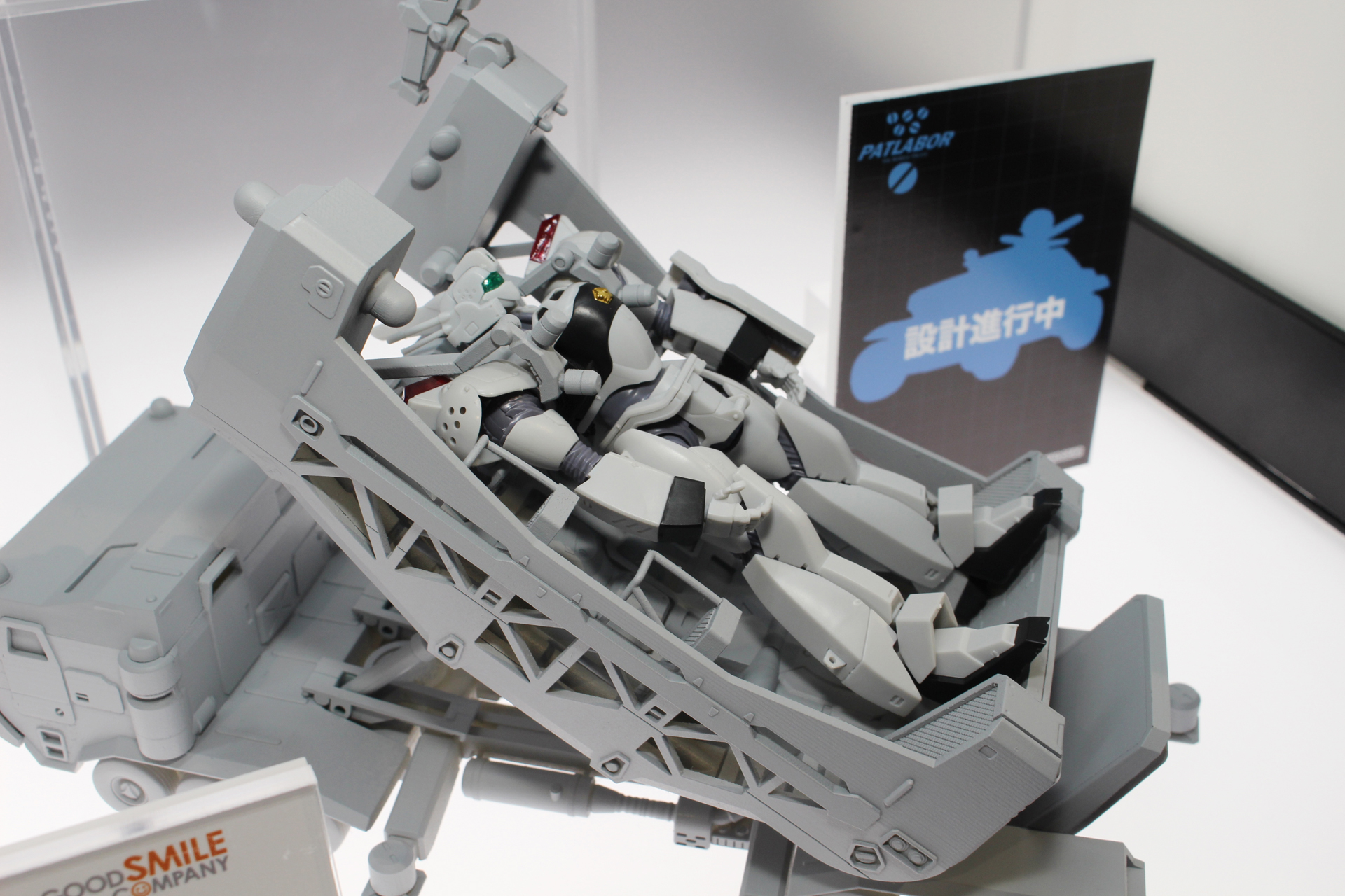 デッキアップするこのショットこそが、パトレイバーの象徴でもある