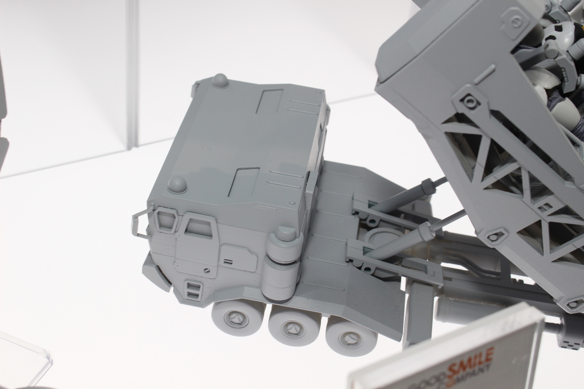 レイバーキャリア運転席部分。窓にはクリアパーツが使われたりするのだろうか