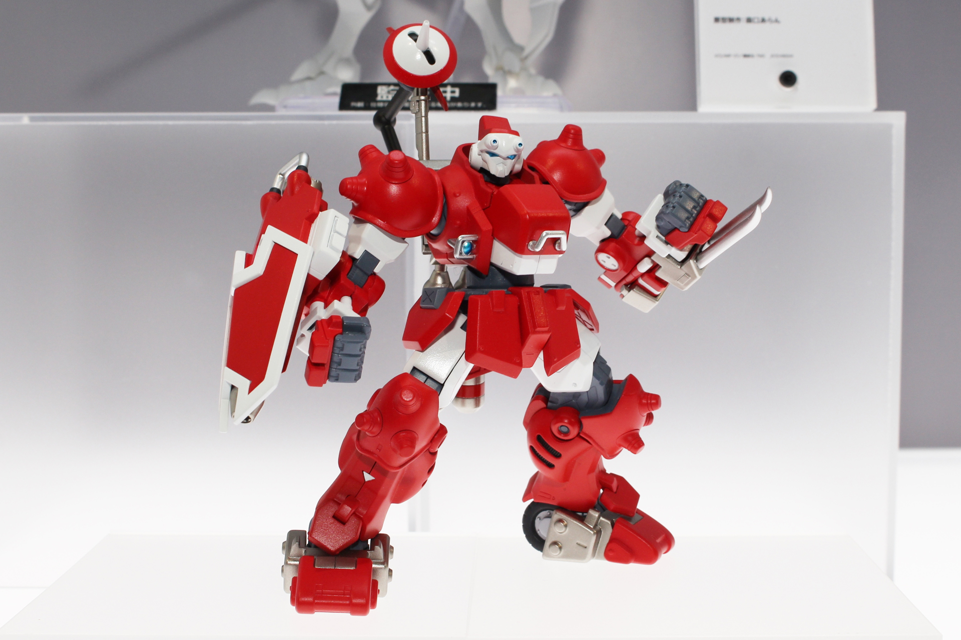 「MODEROID サイバーボッツ ブロディア」。ヒロイックなデザインが際立つ造形だ