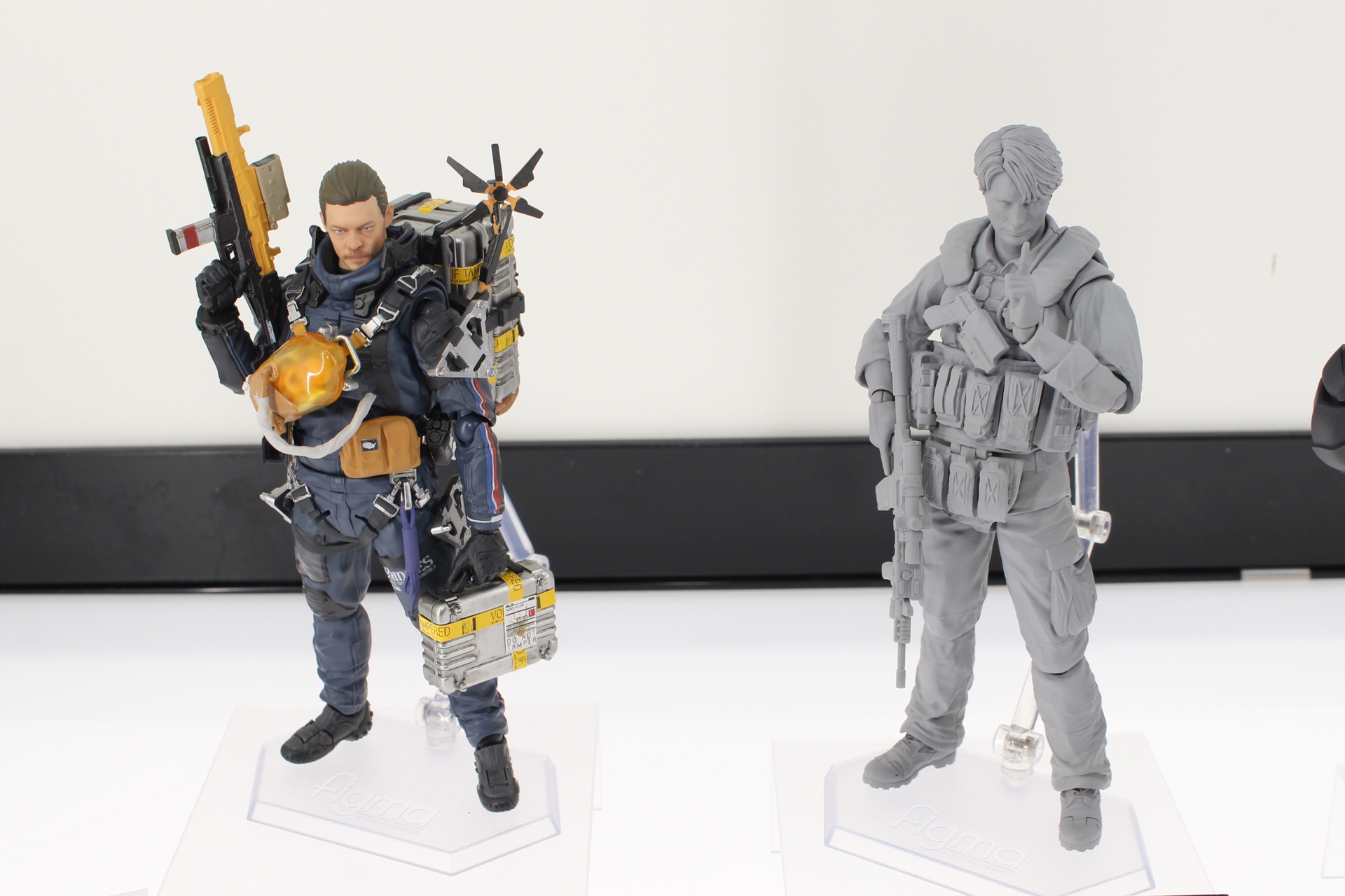 「figma サム・ポーター・ブリッジズ」（左）と「figma クリフ」（右）