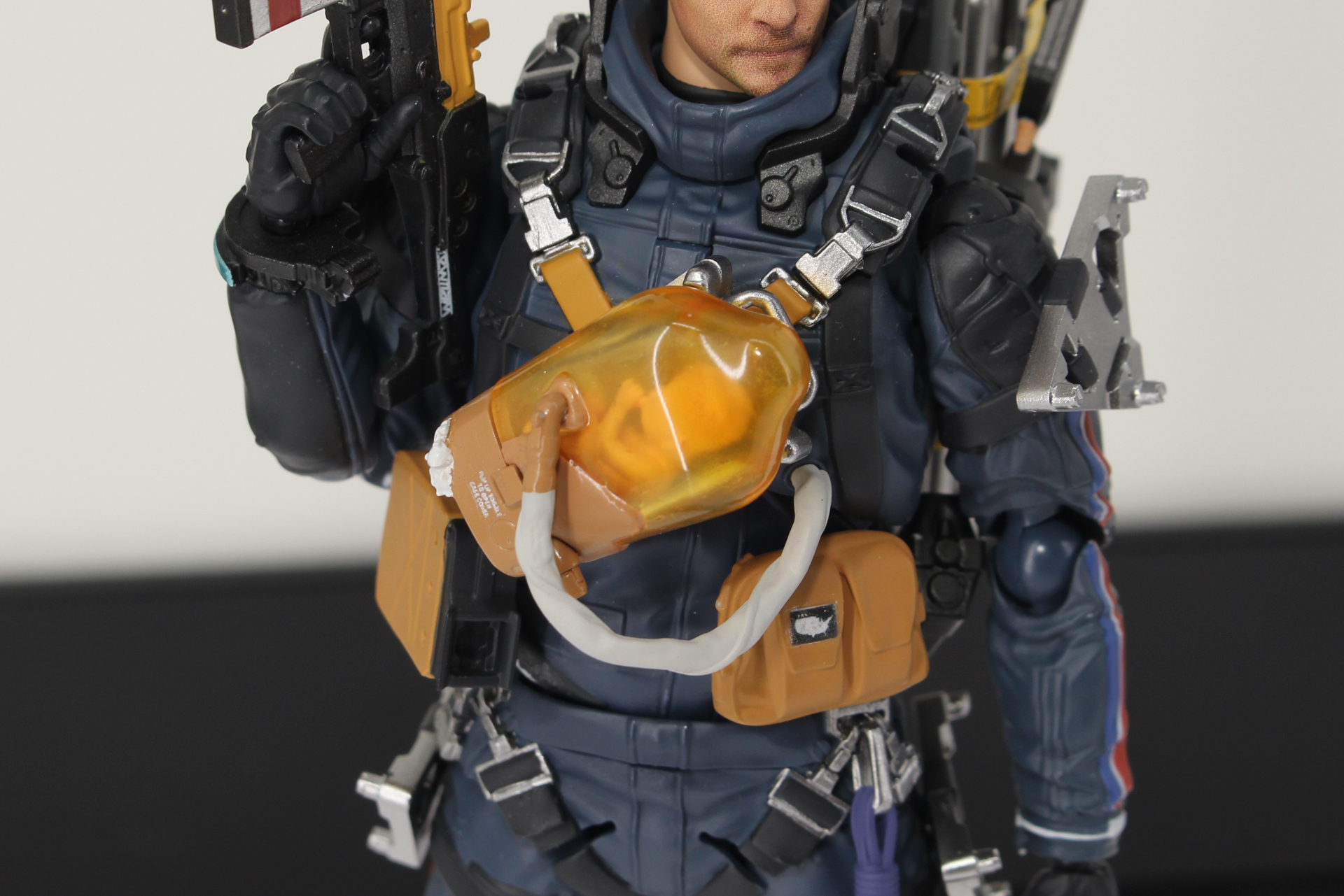 胸のBBポッドの中には、ルーが造形されている