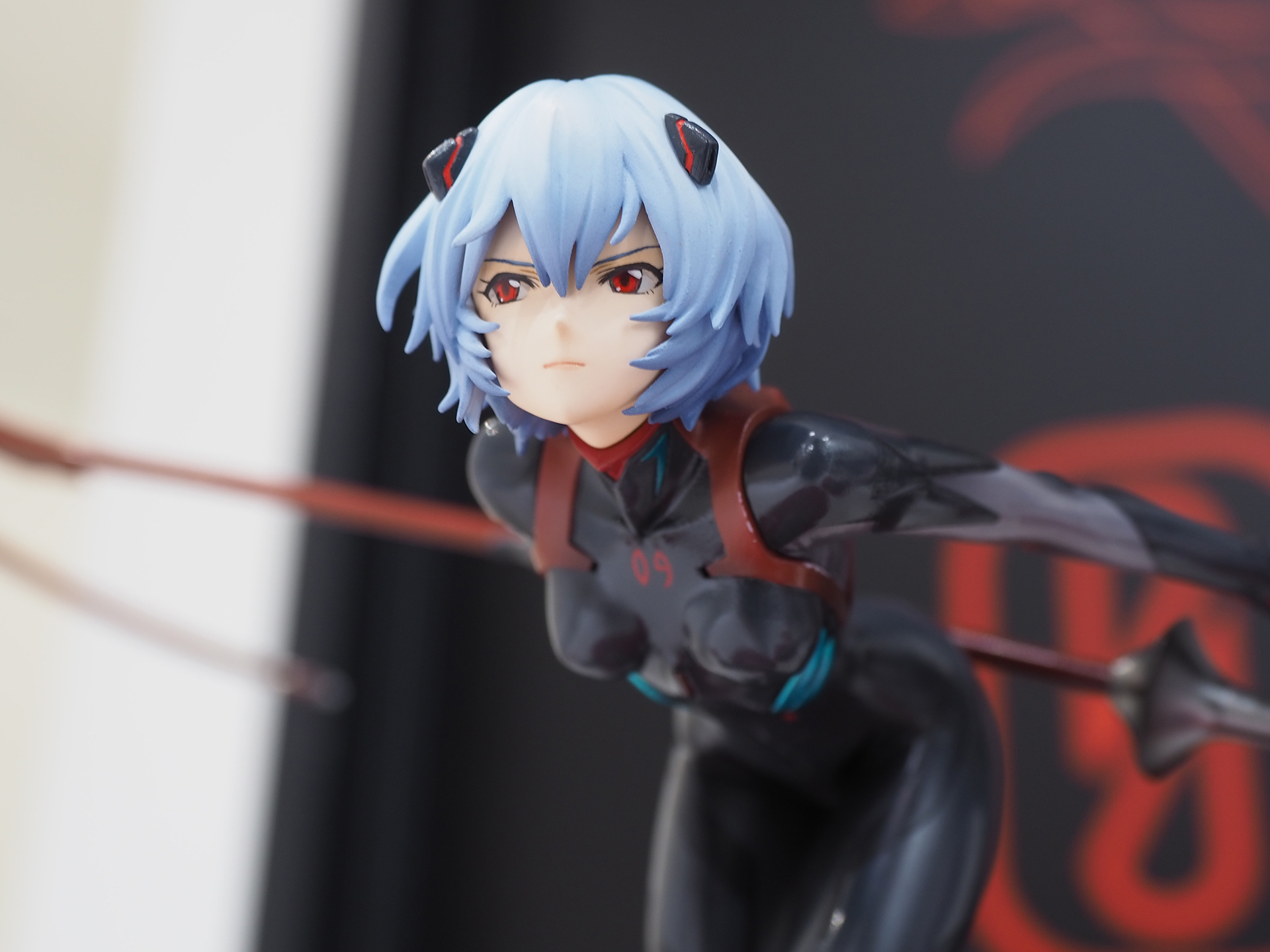 やや下からのアングルでは、また違った表情が見えてくる。