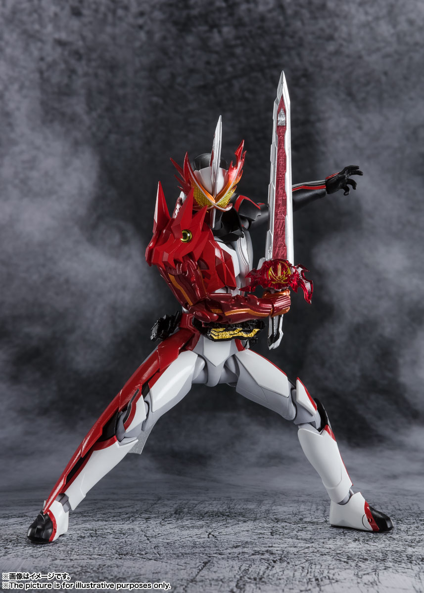 右肩のドラゴンは従来の肩アーマーと同様に可動する