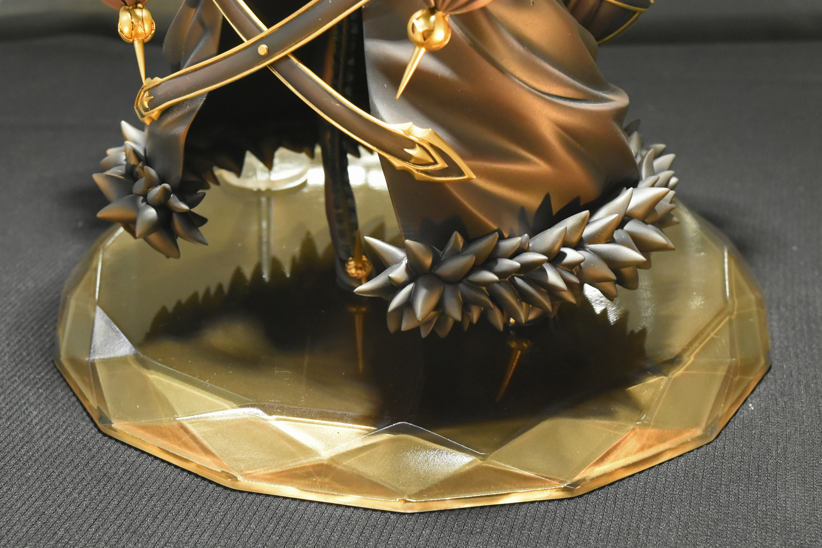 台座までも高級感を醸し出している