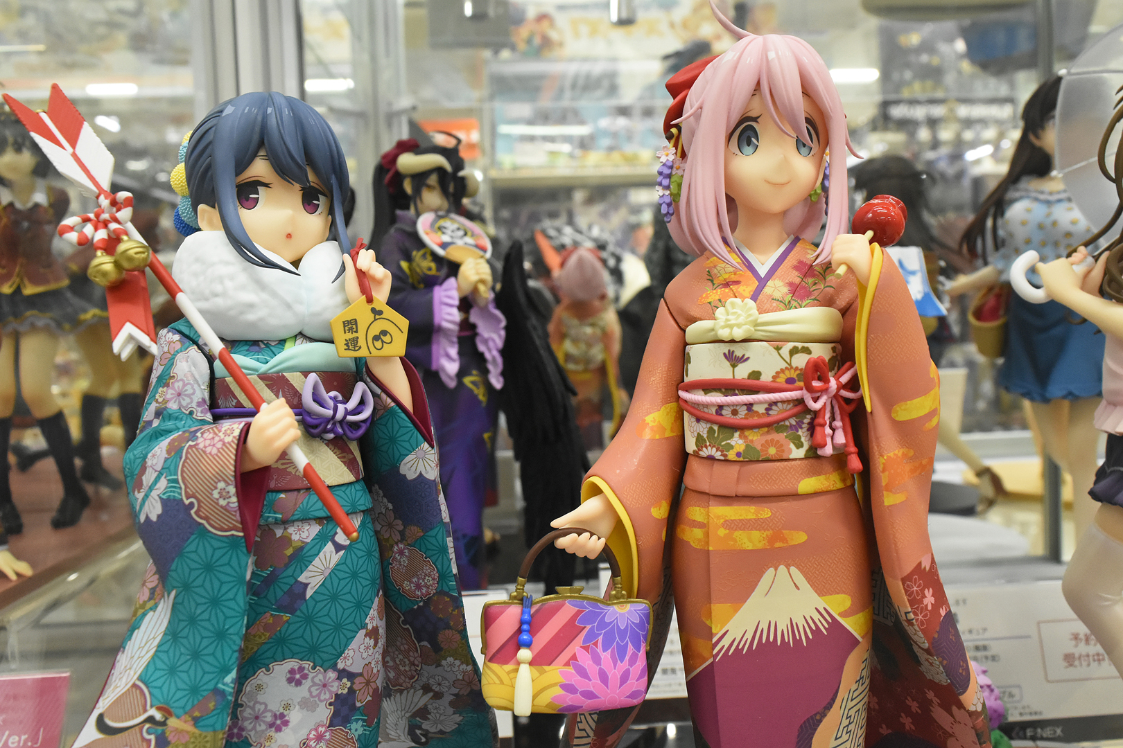 あまりお目にかかれない振袖姿。どちらもとても似合っている