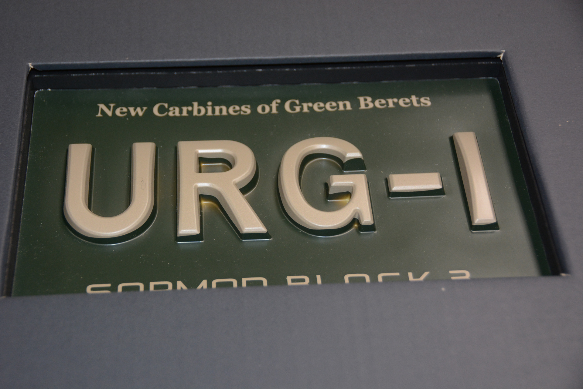 パッケージ案としてはプレートをはめ込むことも検討されたという。
