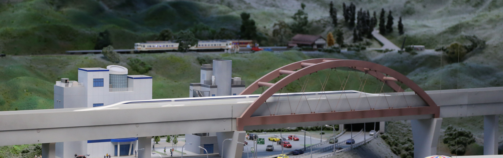 リニア試験車両は一瞬で走り去る