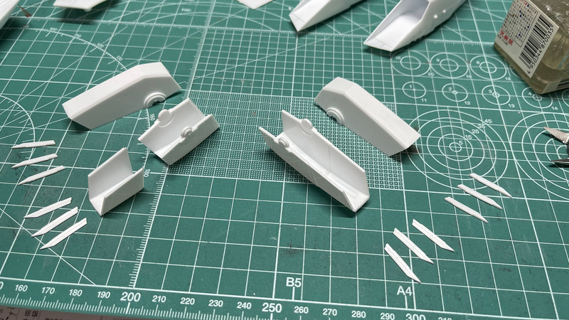 このフィンの取り付けがあまりガイドが深くないので位置決めにちょっと苦労しましたが、完成するととてもカッコよくなります