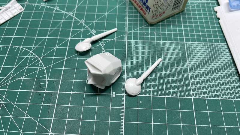 A型用の劇場版カメラは後で外すことに……このA型のランナーは劇場版との共通品でもあります