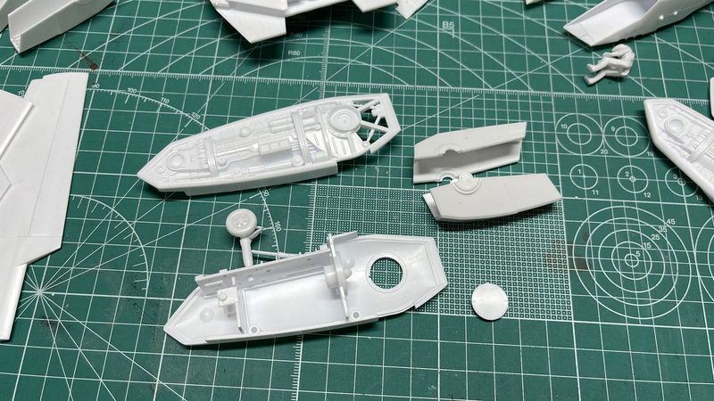 基本的に着陸状態ですからノズル固定でもよかったかもしれませんが、ここは作り手が選べる構造とも言えますね
