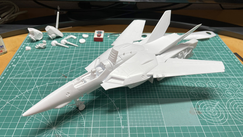 キットを組んだだけですので真っ白ではありますが、まさしく”白金の翼”状態ですね！