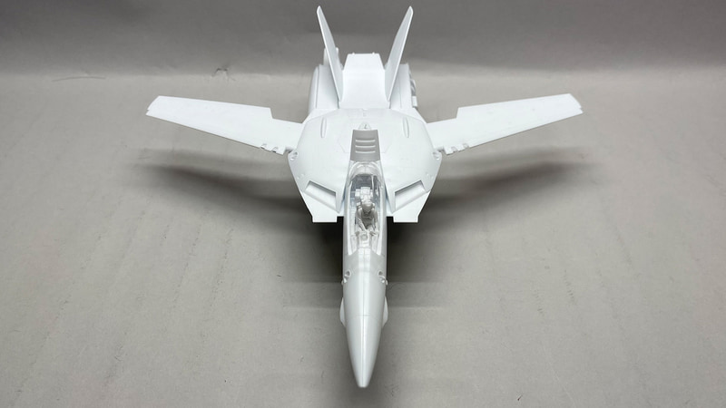 キャノピーはオープン状態にしました。いかにも飛びそうなスタイリングのVF-1がここに。ちょい組みだけでここまで仕上がる！