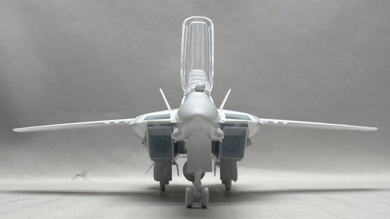 キャノピーはオープン状態にしました。いかにも飛びそうなスタイリングのVF-1がここに。ちょい組みだけでここまで仕上がる！