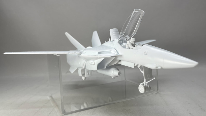 キャノピーはオープン状態にしました。いかにも飛びそうなスタイリングのVF-1がここに。ちょい組みだけでここまで仕上がる！