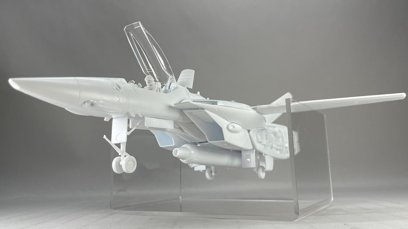 キャノピーはオープン状態にしました。いかにも飛びそうなスタイリングのVF-1がここに。ちょい組みだけでここまで仕上がる！