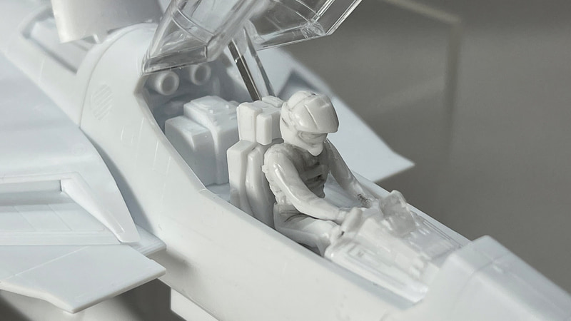キャノピーはオープン状態にしました。いかにも飛びそうなスタイリングのVF-1がここに。ちょい組みだけでここまで仕上がる！